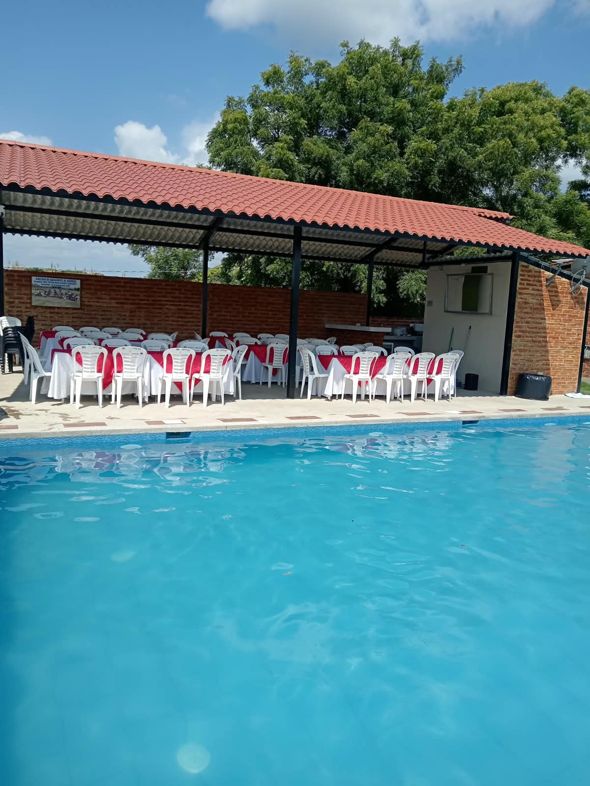 Piscina y área social